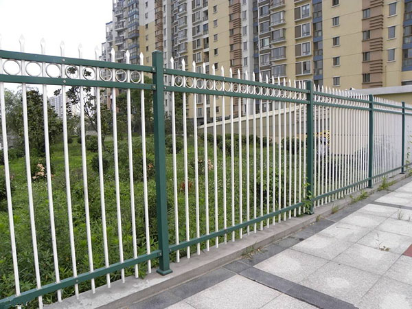 小區(qū)護欄網工程案例